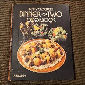 BETTY CROCKER'S DINNER FOR TWO COOKBOOK 1979 11th Printing Recipe Book GOLDEN
